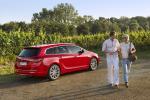 Opel Astra SportsTourer BiTurbo CDTI 2012 года